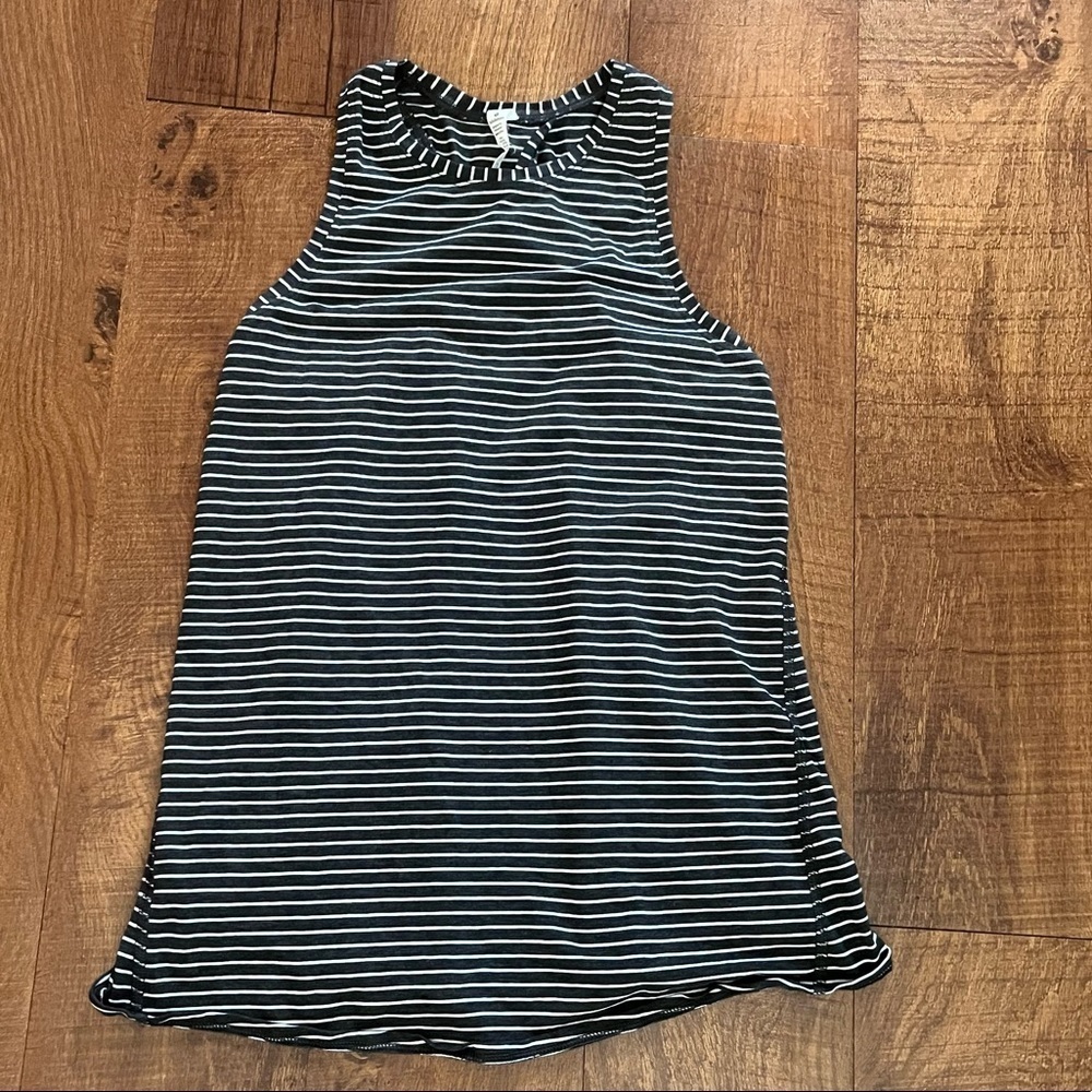 Lululemon distressed black & white striped open back tank shirt Sz 2
